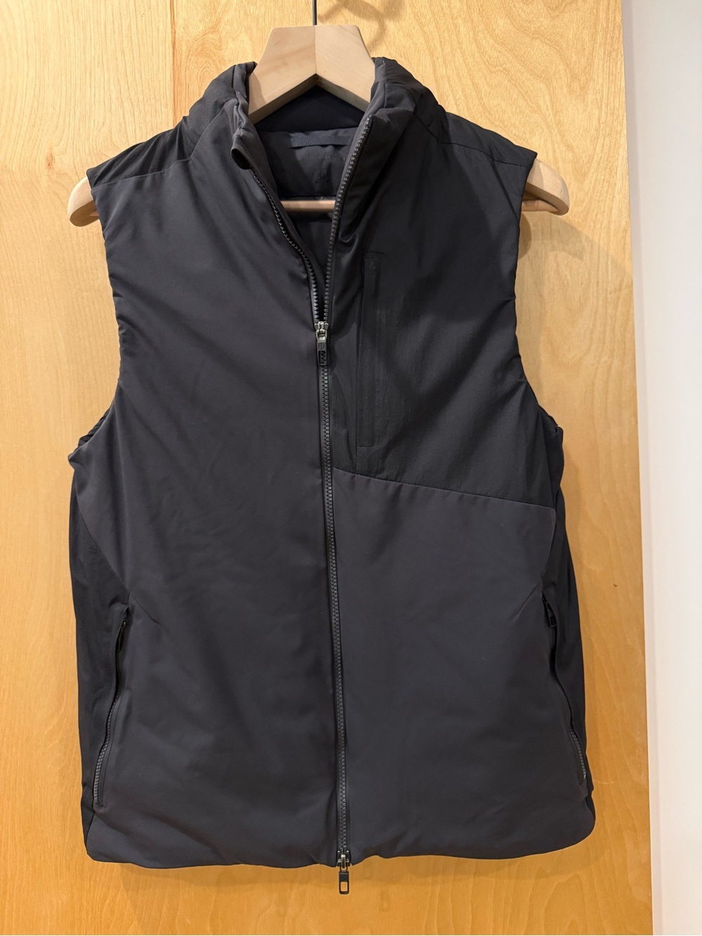 lululemon athletica Men's Black Insulated Sleeveless Vest